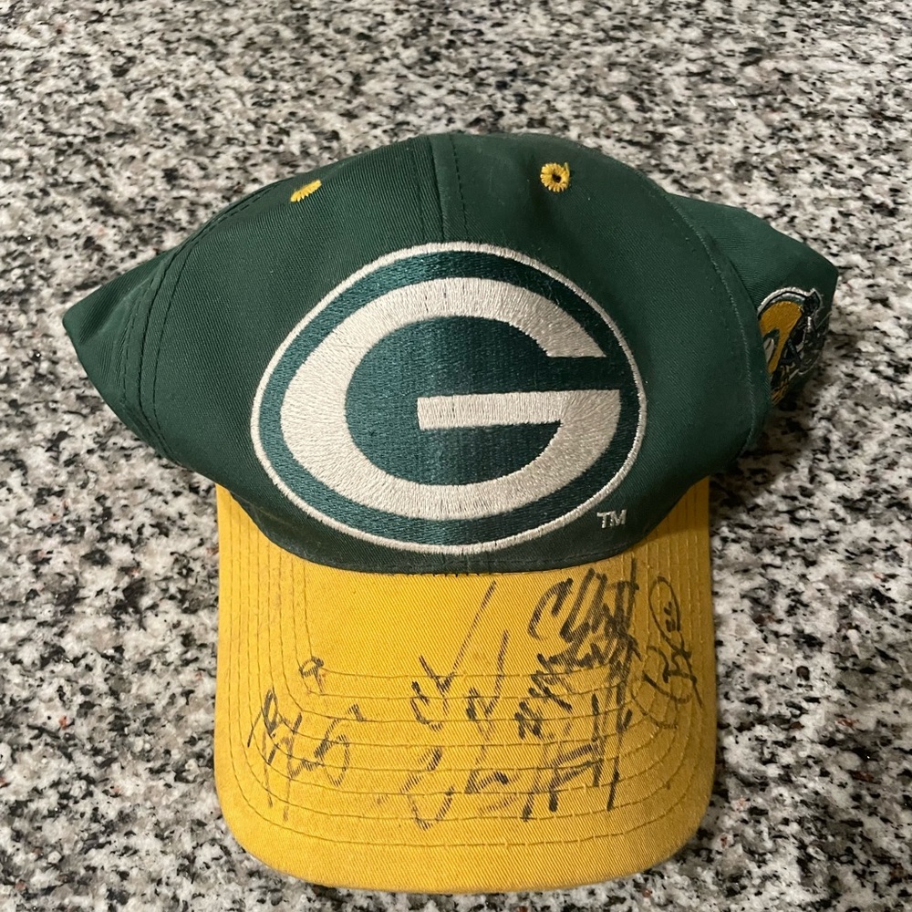 1998 Green Bay Packers NFL Team autographs *Not all
players signed* Official NFL